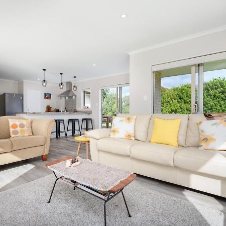 Modern Beach Break - Waihi Beach Holiday Home Buitenkant foto
