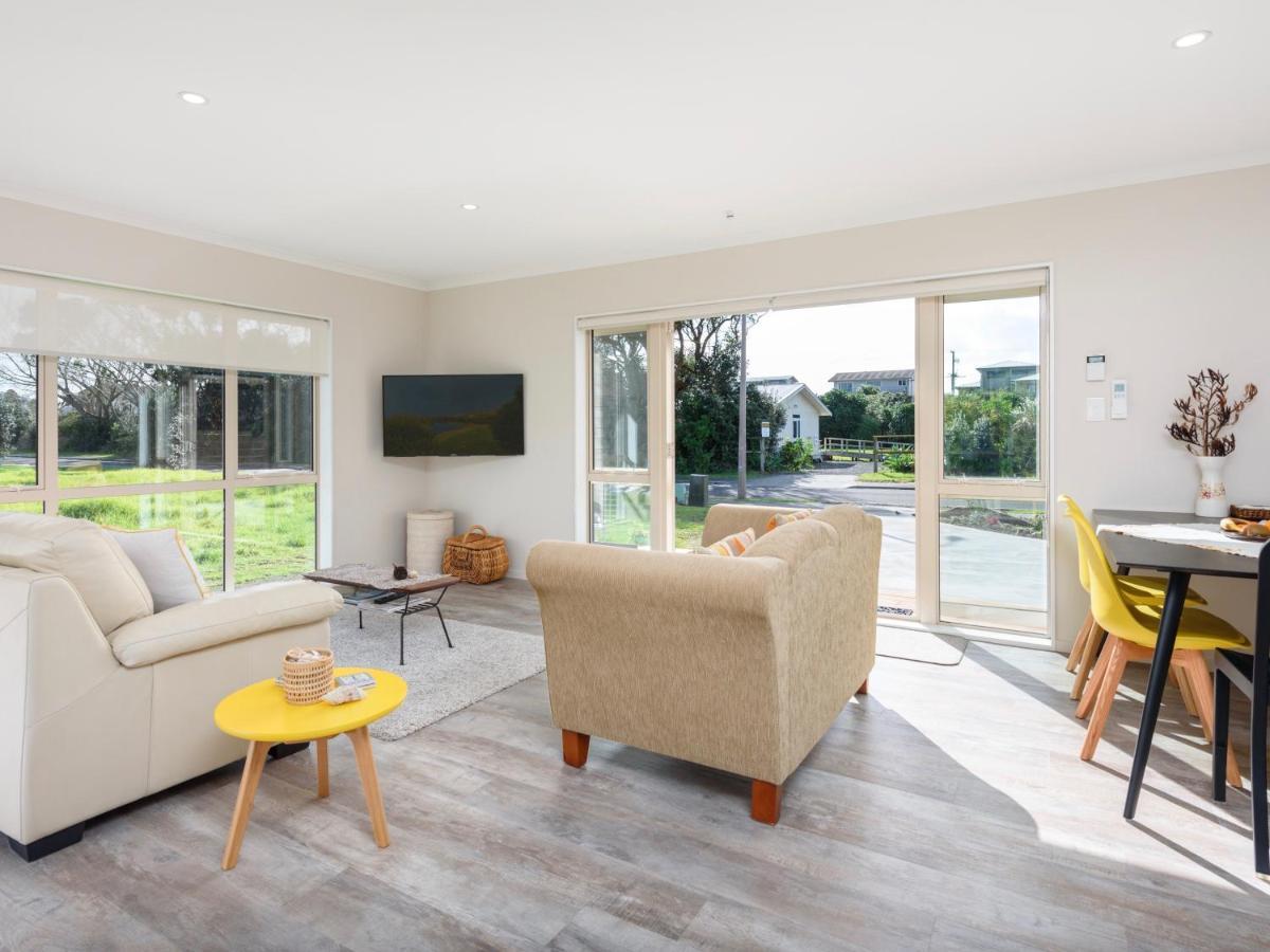 Modern Beach Break - Waihi Beach Holiday Home Buitenkant foto