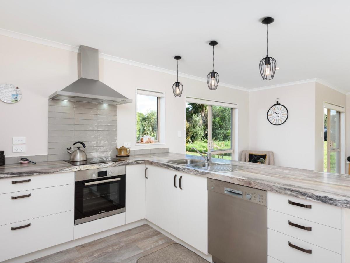 Modern Beach Break - Waihi Beach Holiday Home Buitenkant foto